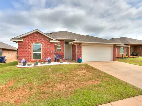 11113 NW 97th St, Yukon, OK 73099