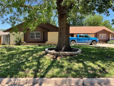 3200 N Viewpoint Dr, Midwest City, OK 73110