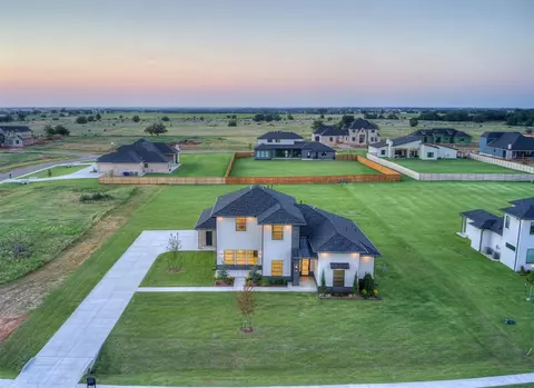 2353 NW 225th St, Edmond, OK 73025