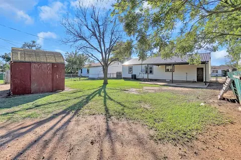 433 Circle Dr, Frederick, OK 73542 photo 24