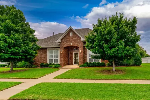 1001 Empress Cir, Yukon, OK 73099