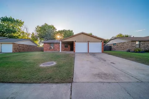 1009 Bronze Medal Rd, Moore, OK 73160