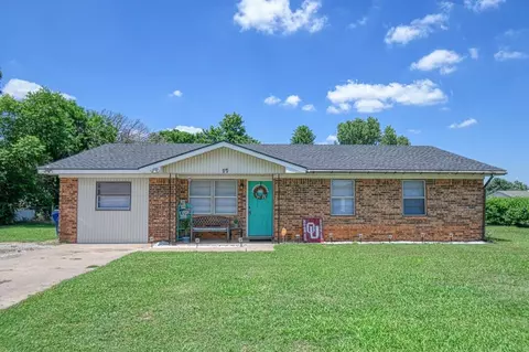17 Miller Dr, Chickasha, OK 73018