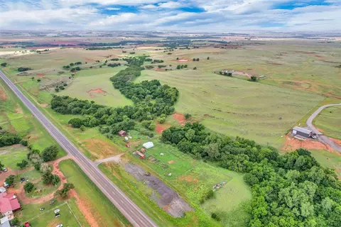 21525 Hwy 73, Foss, OK 73647
