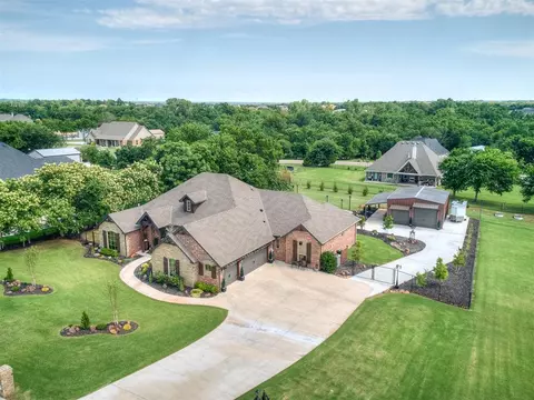 10129 Lacewood Dr, Edmond, OK 73025