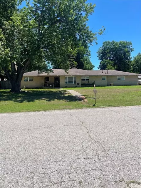 8116 NW 33rd St, Bethany, OK 73008