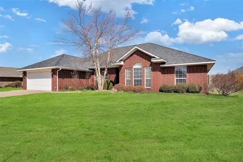 1809 Hunter Pointe Cir, Altus, OK 73521 photo 2