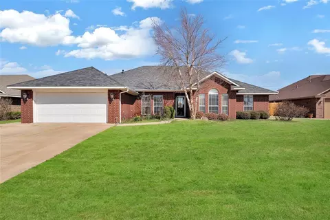 1809 Hunter Pointe Cir, Altus, OK 73521
