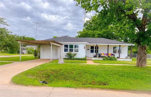 523 W 4th St, Stroud, OK 74079