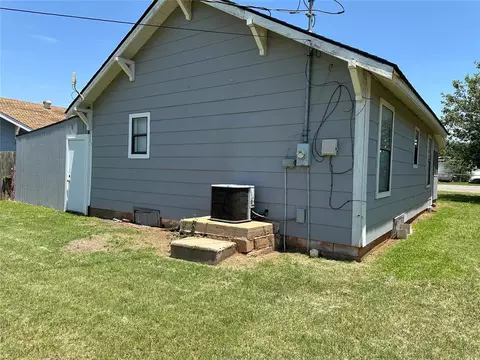 817 N Crain St, Altus, OK 73521 photo 15