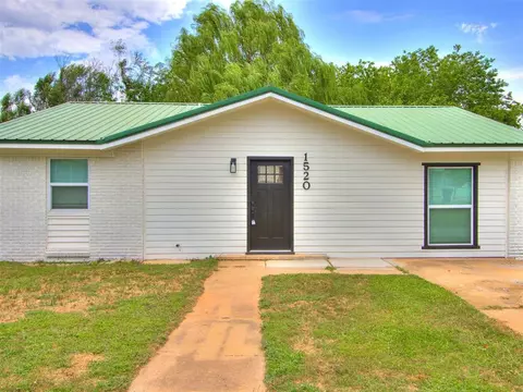 1520 S 15th St, Chickasha, OK 73018