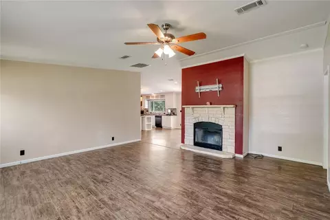 121 NE Pine Ave, Elgin, OK 73538 photo 4