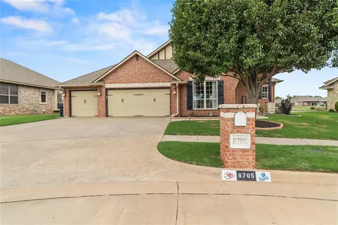 8705 NW 72nd Ct, Warr Acres, OK 73132