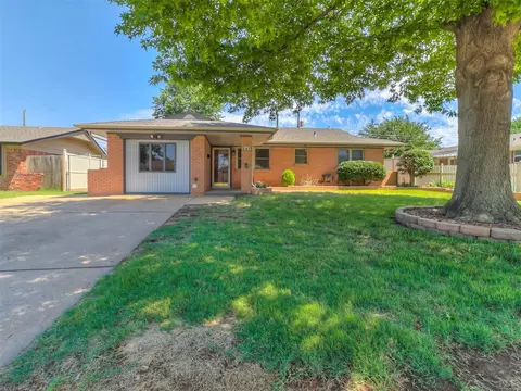 127 NE 10th St, Moore, OK 73160