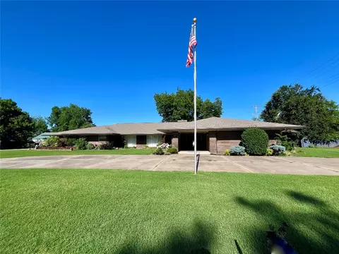 202 SW 4th St, Tuttle, OK 73089 photo 1