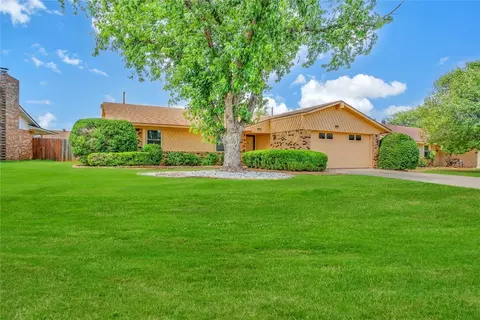1421 Savannah Cir, Altus, OK 73521