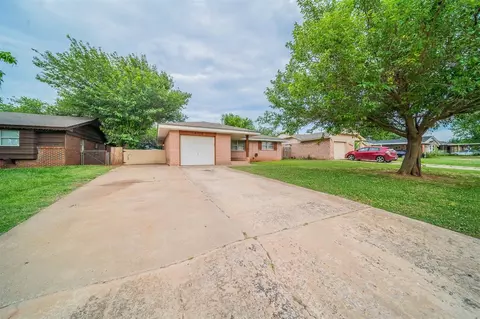 1328 N Nail Pkwy, Moore, OK 73160