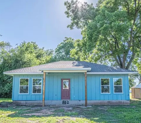 802 S 5th St, Chickasha, OK 73018