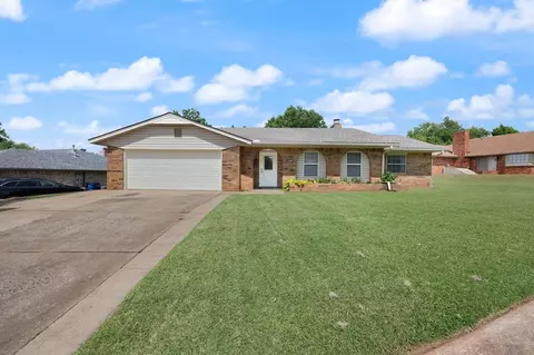 1109 N Rosebrier Dr, Guthrie, OK 73044