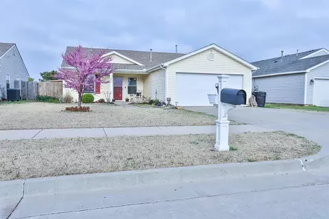 1801 Eagle Dr, Moore, OK 73160