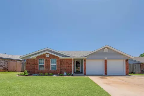 1208 Northridge Rd, Moore, OK 73160