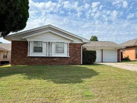 5616 NW 59th St, Warr Acres, OK 73122