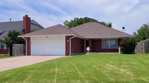 609 NW 19th St, Moore, OK 73160