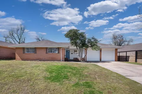 9517 Essex Ct, The Village, OK 73120