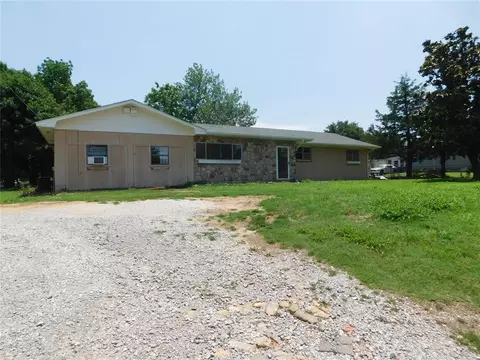 1910 S Harrah Rd, Harrah, OK 73045