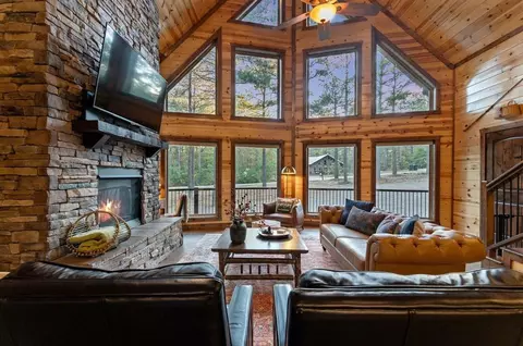 565 Sugar Pine Loop, Broken Bow, OK 74728 photo 4