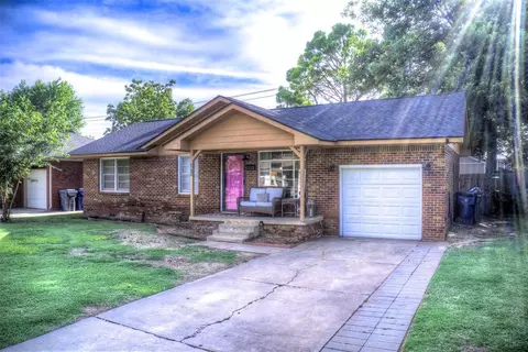 9613 Ridgeview Dr, The Village, OK 73120