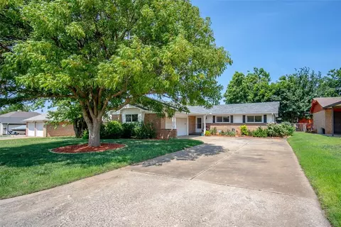 6500 N Ann Arbor Ave, Warr Acres, OK 73132