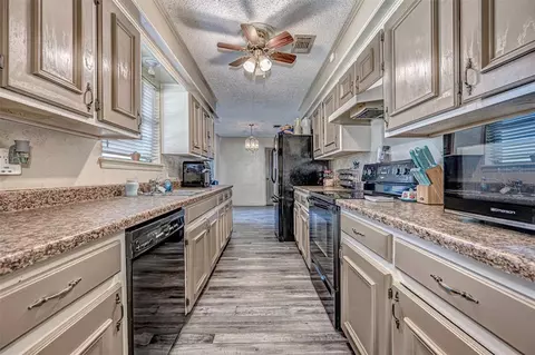 10600 N Evergreen Dr, Edmond, OK 73025
