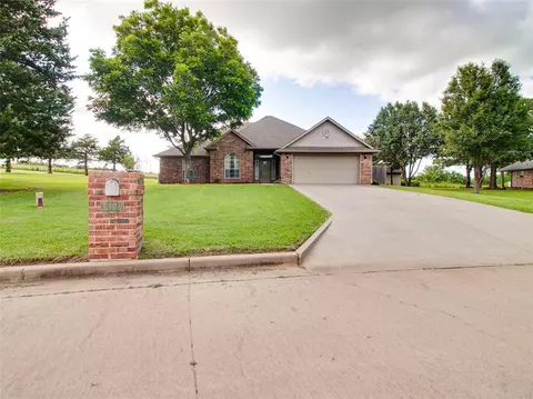 1120 N Cedar Dr, Stroud, OK 74079