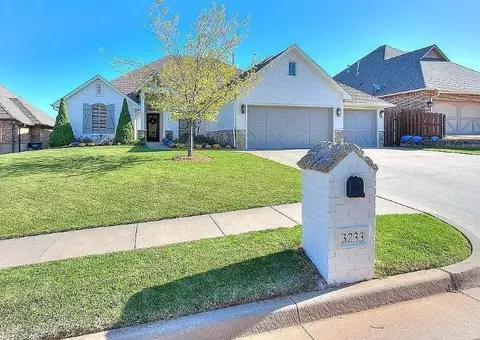 3233 Garden Hill Dr, Edmond, OK 73034