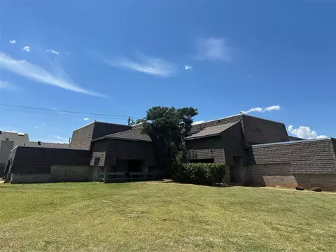 7201 Edenborough Dr, Oklahoma City, OK 73132