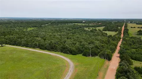 E College Avenue, Guthrie, OK 73044