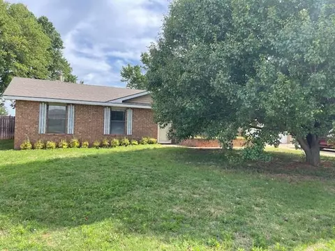 105 E Bonita Dr, Elk City, OK 73644
