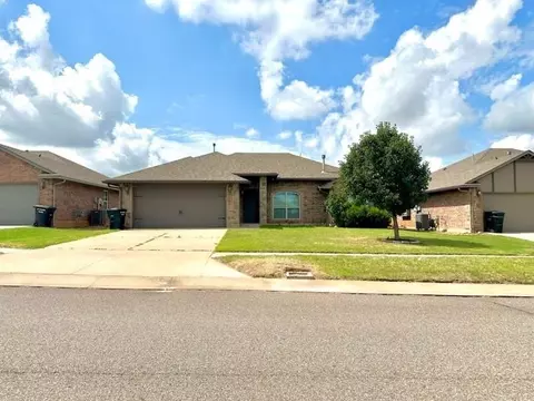 712 Manhattan Dr, Moore, OK 73160