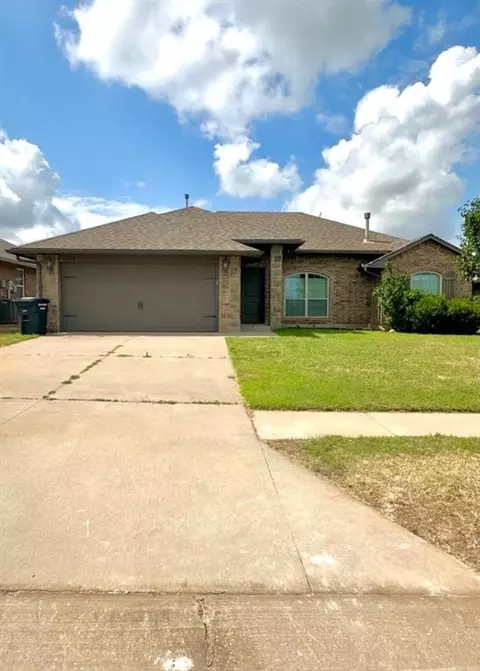 712 Manhattan Dr, Moore, OK 73160 photo 2
