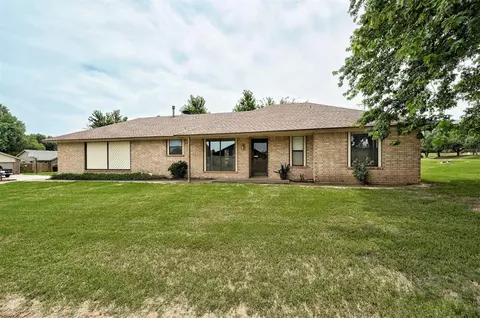 145 Czech Hall Pl, Yukon, OK 73099