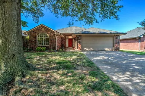 916 Golden Eagle Dr, Norman, OK 73072