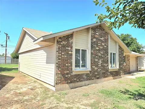 601 Mercury St, Altus, OK 73521 photo 3