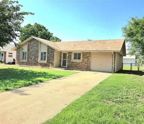 601 Mercury St, Altus, OK 73521 photo 2