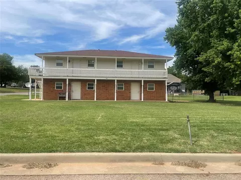 521 W Franklin Ave, Weatherford, OK 73096