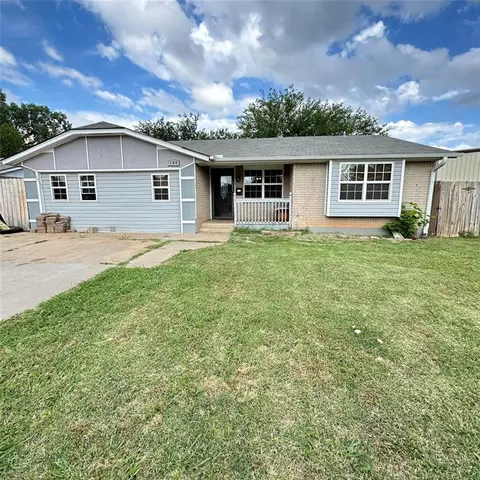 504 N Janeway Ave, Moore, OK 73160