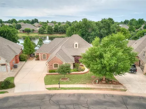 2100 Bridgeview Blvd, Edmond, OK 73003