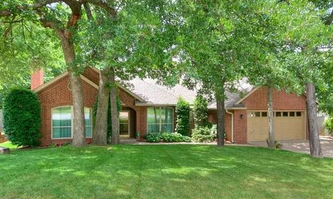 1409 S Woodbury Cir, Edmond, OK 73034