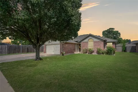 3604 Teresa Dr, Moore, OK 73160
