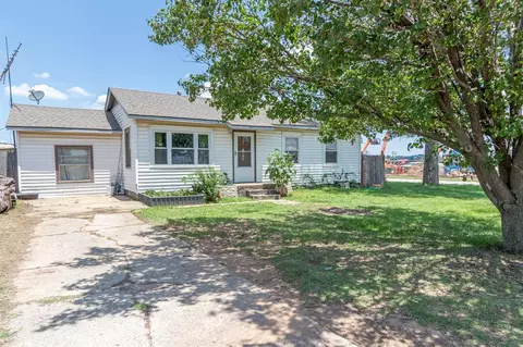 201 George Brown Ave, Lindsay, OK 73052